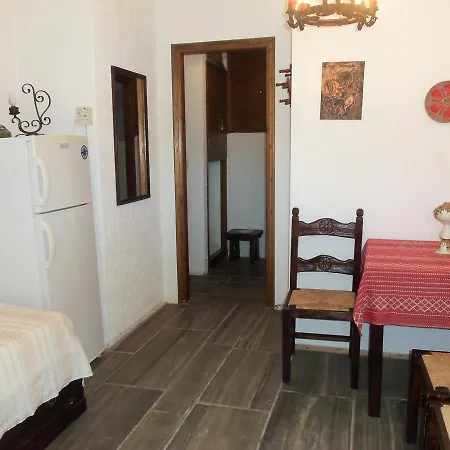 Alexandros Hotel 2*
